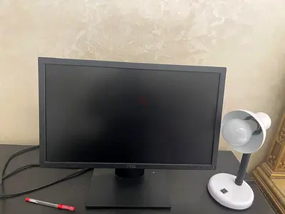 Title: Dell 22" Full HD LCD Monitor & White Desk Lamp Bundle