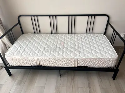 Black Metal Daybed Frame with Single Mattress. Convertible. 90* 200cm