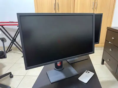 2 BenQ monitors 144 HZ (XL2731) Moving out