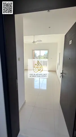 للايجار اول ساكن  بعجمان شقه ثلاثه غرفه وصاله مع 2 بلكونه مع 4 حمام مع خزانات بالحوائط