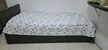 2 EXECUTIVE BEDSPACE AVAILABLE FOR RENT IN A STUDIO FLAT.