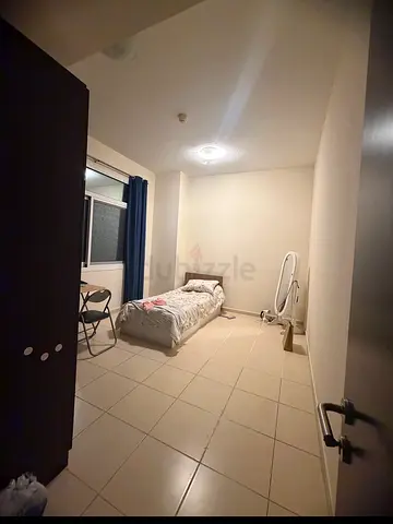Single bed room available in Liwan