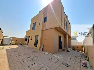 Brand New 4 Bedroom's Villa with Separate Majlis