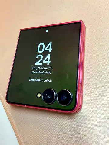 Samsung Galaxy Z Flip 7 Pink - Foldable Phone, like new Condition