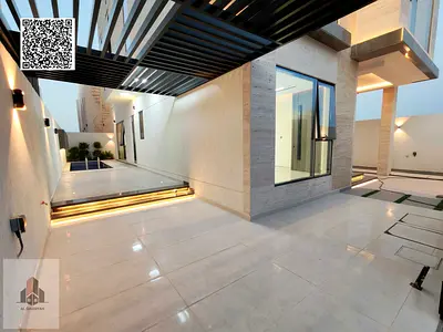 For sale: a distinctive villa with a swimming pool and an elevator.