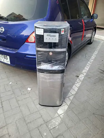 Bottom load water dispenser