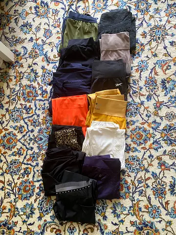 Bundle of assorted women's activewear leggings - size large