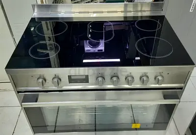Hisense Brand Electric Cooker 5 Burner Latest Model Oven With Dual Fan Excellent Condition Working