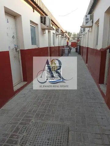 تتوفر 43 غرفة سكن عمال في منطقة الصجعة بإمارة الشارقة، بمواصفات مناسبة للشركات والمؤسسات والمقاولين الباحثين عن سكن عملي يستوعب أعداداً كبيرة