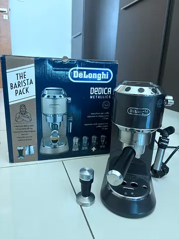 DeLonghi Dedica EC680M Espresso Machine with Box and Tamper