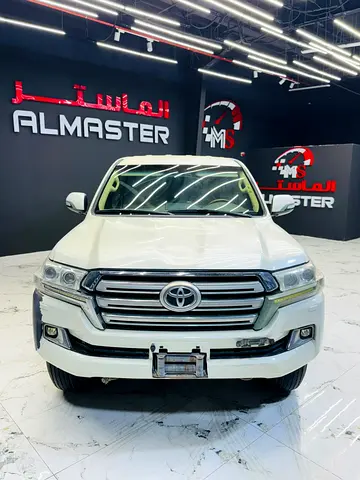 Toyota Land Cruiser 2017 VXR GCC Specs