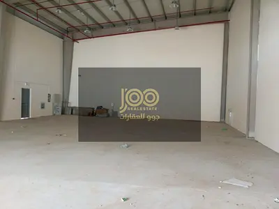 للإيجار السنوي في منطقة الصناعية الحديثة بأم القيوين بمساحة واسعة ومواصفات مناسبة لأصحاب الأعمال والشركات الباحثين عن موقع عملي