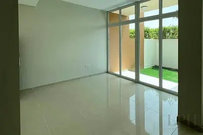 Spacious Corner Unit | Private Garden | Roof Terrace
