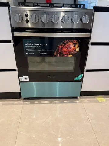 Hisense freestanding gas oven with 4 burners - barely used with extended warranty till 2030