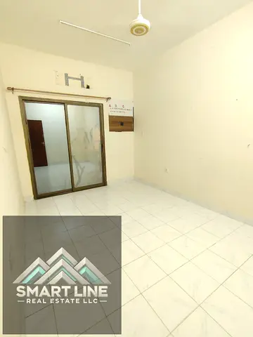 No deposit near to sachool 2bhk with 2 washroom balcony close hall rent only 28k