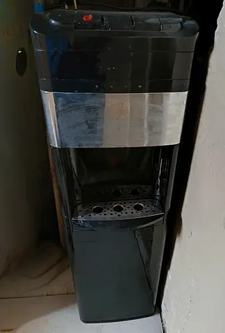 Water dispenser buttom load
