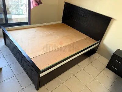 Queen bed frame 160×200cm with storage drawer + 2-drawer nightstand.