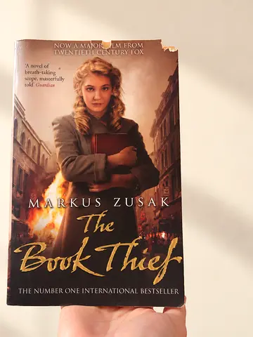 The Book Thief by Markus Zusak - Paperback (used)