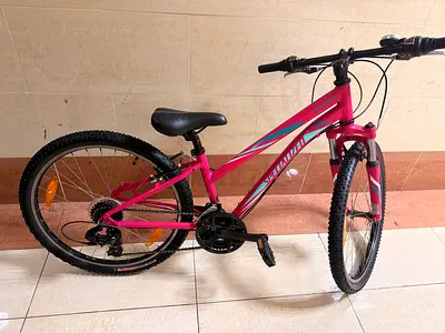 Specialized Hotrock 24 Pink girls Bike