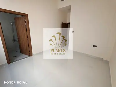 للإيجار السنوي أول ساكن في الجرف 3، غرفة وصالة طابق أرضي بمساحة واسعة، بلكون وإطلالة مفتوحة، بالقرب من مركز فزعة والسوق الصيني.