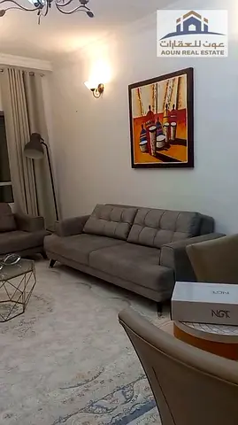 🏡🔥 عرض مميز للإيجار السنوي في كورنيش الخان – الشارقة! ✨ شقة مفروشة بالكامل | غرفتين وصالة | إطلالة مميزة | باركنج ✨ 🌟 استمتع بالراحة والسكن المميز