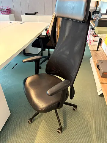 IKEA Järvfjället office chair, leather seat, mesh back, headrest – d3