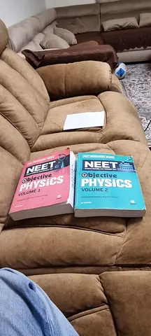 Neet objective physics preparatory detailed study material and practictice exercise guide volume1&2