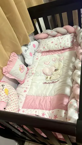 Baby crib bedding set with braided bumper and pillows - pink stars