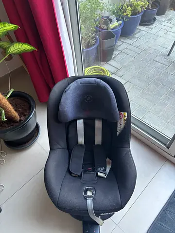 Used Maxi-Cosi infant car seat in good condition.