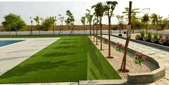 Roll of Artificial Grass/Turf - Green Synthetic Lawn (Good Condition)