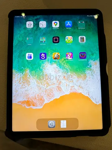 iPad Pro 12.9-inch M1 (with case and apple pen, 2TB ) - Good working condition
