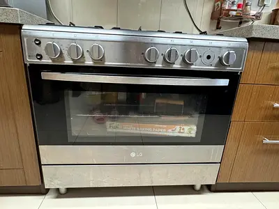 LG freestanding gas oven and 5-burner stove - good working condition