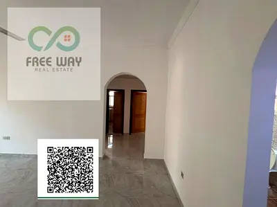 A unique apartment in a lively location, close to main roads. 🔹 Features: 2 bedrooms, a living roo