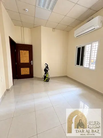 استوديو مميز بالنباعة – الشارقة! مساحة ممتازة ومطبخ منفصل، فرصة سكن مناسبة بموقع حيوي وقريب من الخدمات!
