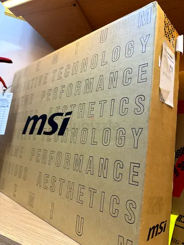 MSI Crosshair 18 HX AI A2XWGKG gaming laptop