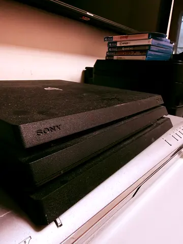 PlayStation 4 Slim console - good condition - working with 5 controllers and 7 games