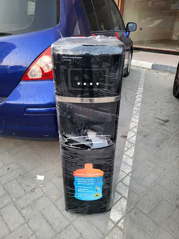Bottom load water dispenser