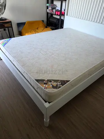 Queen size medical mattress
