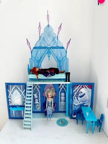 Disney Frozen Ultimate Arendelle Ice Palace Playset with Dolls & Accessories