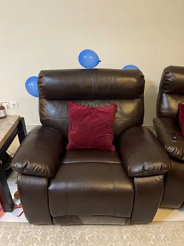 Pair of Plush Leather Single Recliner Armchairs (Dark Brown)
