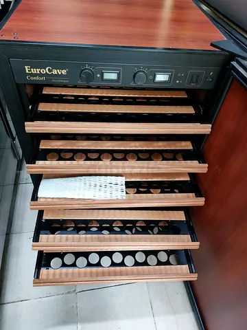 EuroCave wine cabinet / cellar with wooden shelves