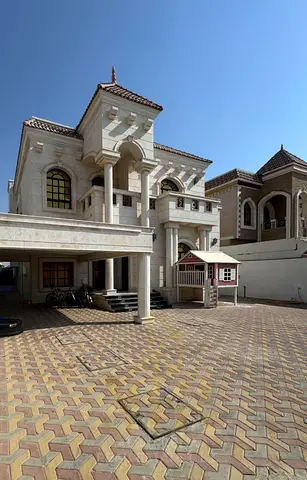 فيلا سكنية تجارية للبيع في المويهات 2 – عجمان | 5 غرف ماستر | أرض 5,000 قدم² | شامل الكهرباء والمياه والتكييف