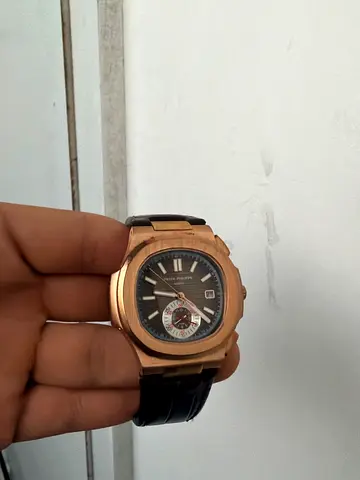 Used Men’s Rose Gold Tone Analog Wristwatch with Black Leather Strap