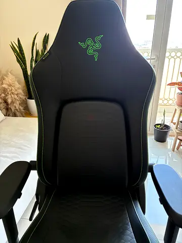 Razer Iskur V2 Gaming Chair / Office chair