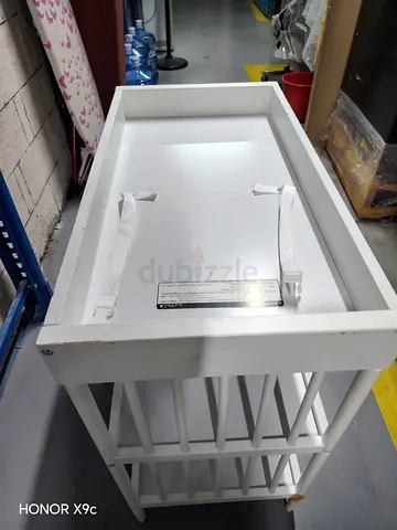 Baby charging table