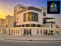 An excellent opportunity: a three-story corner villa (facing two streets). The price includes regist