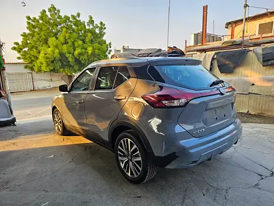 2021 Nissan Kicks SR - American Specs - Excellent Condition