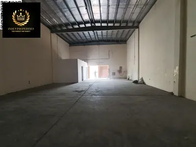 مستودع واسع (طابق أرضي فقط) متاح للإيجار في منطقة الجرف الصناعية 2، بالقرب من المنطقة الحرة بالحمرية (المرحلة الثانية)، بمساحة 2100 قدم مربع وقدرة كهر