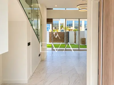BRAND NEW | SINGLE ROW | FRONT AND BACKYARD