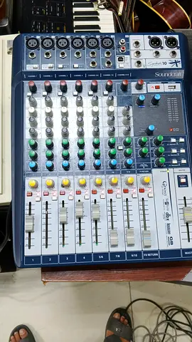 Soundcraft Signature 10 Compact Analogue Mixer for sale